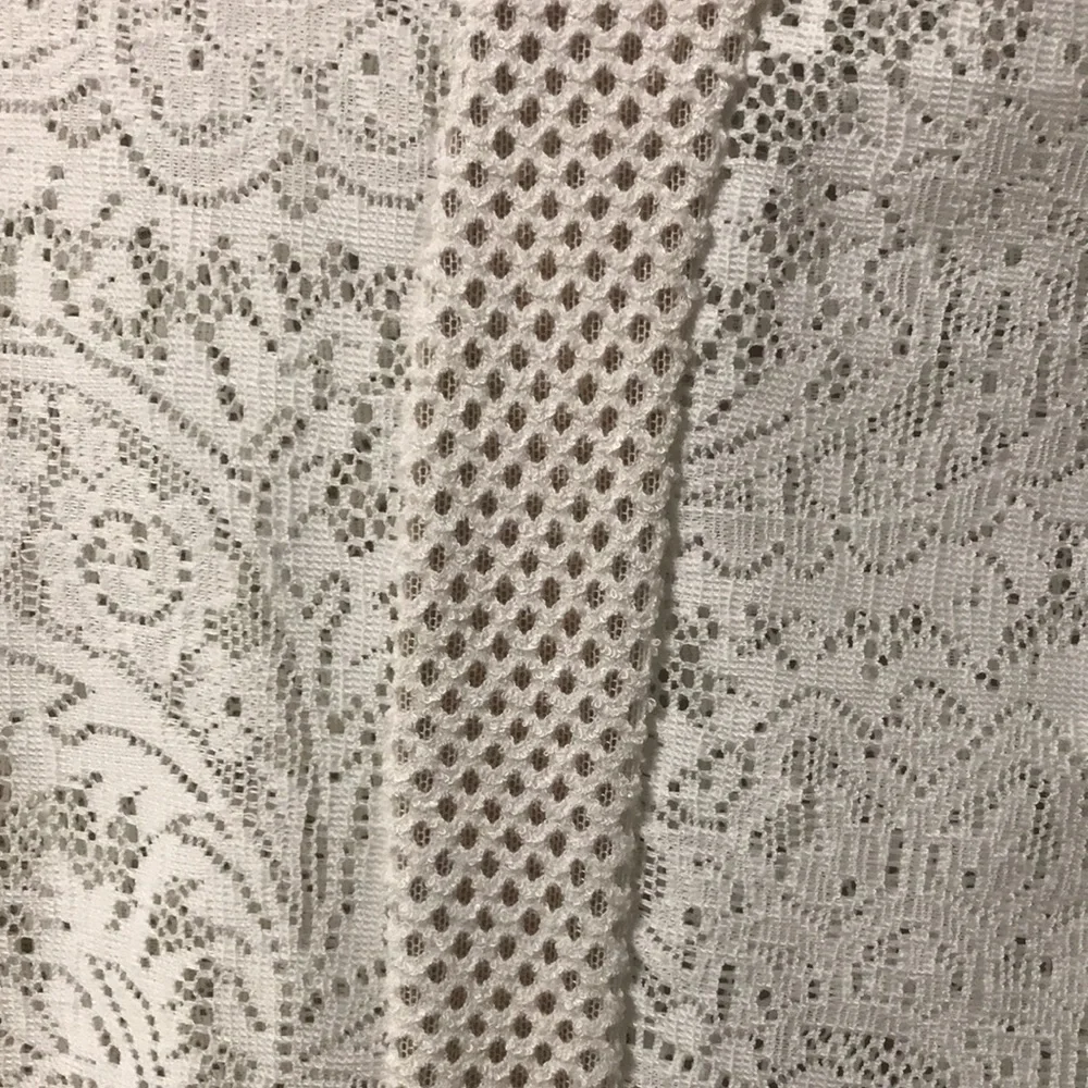 BCBGMAXAZRIA  ivory sheer lace top. Size S - Picture 3 of 4